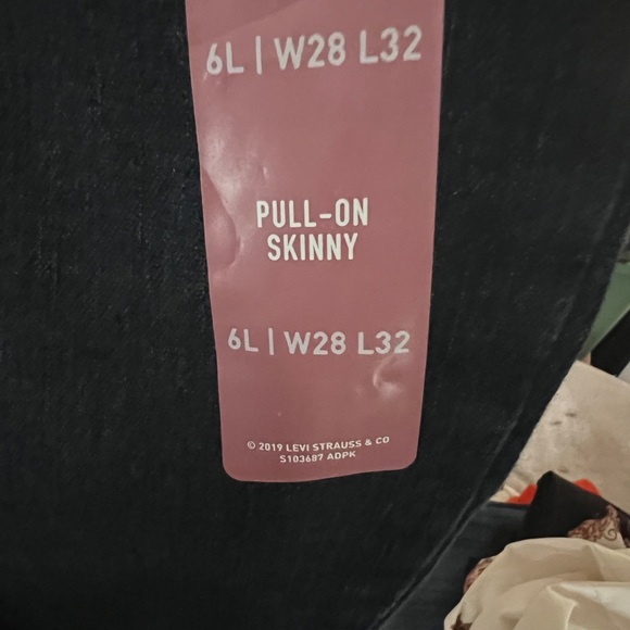 NWT Pull On Skinny Jeans - Signature by Levi's - Picture 4 of 4